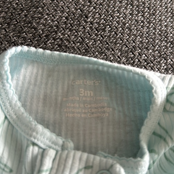 Carter’s onesie, footed, 2-way zipper - Picture 4 of 5